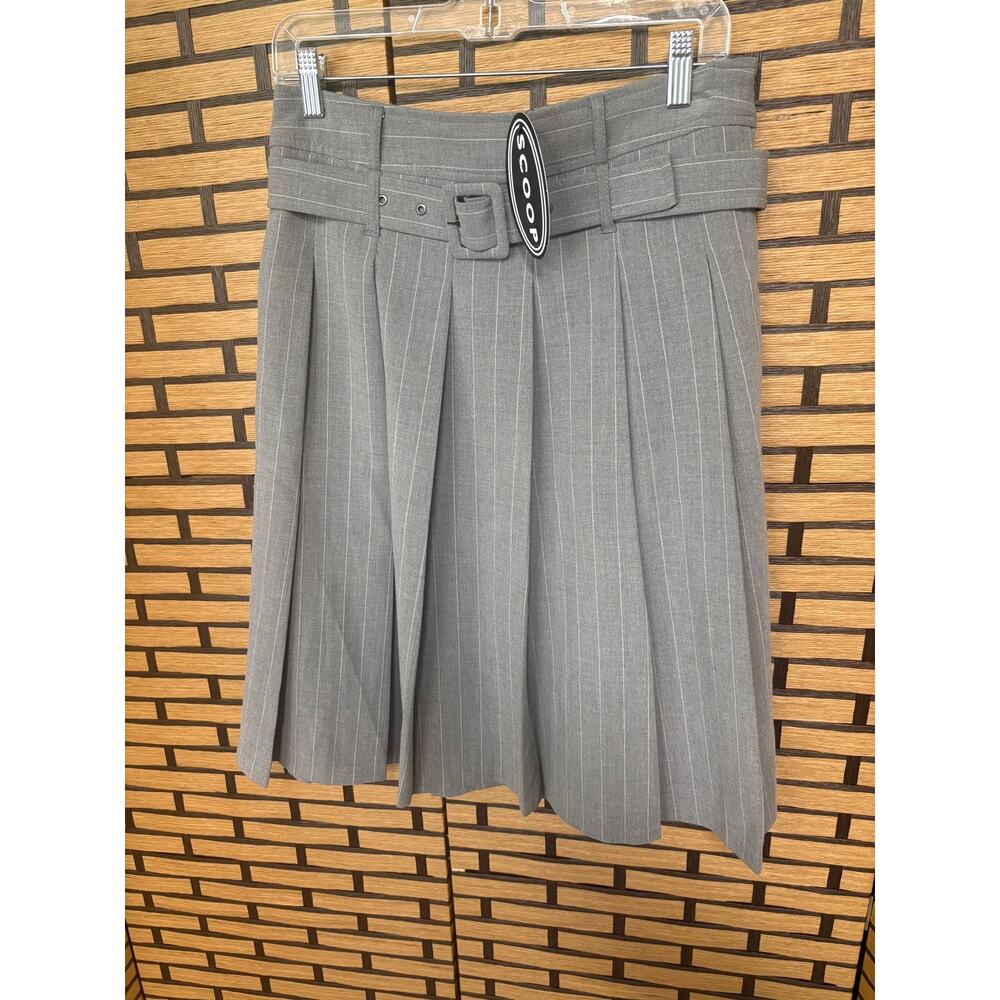 Free Assembly Gray And White Pinstripe Pleated Belted Skirt Size‎ 4